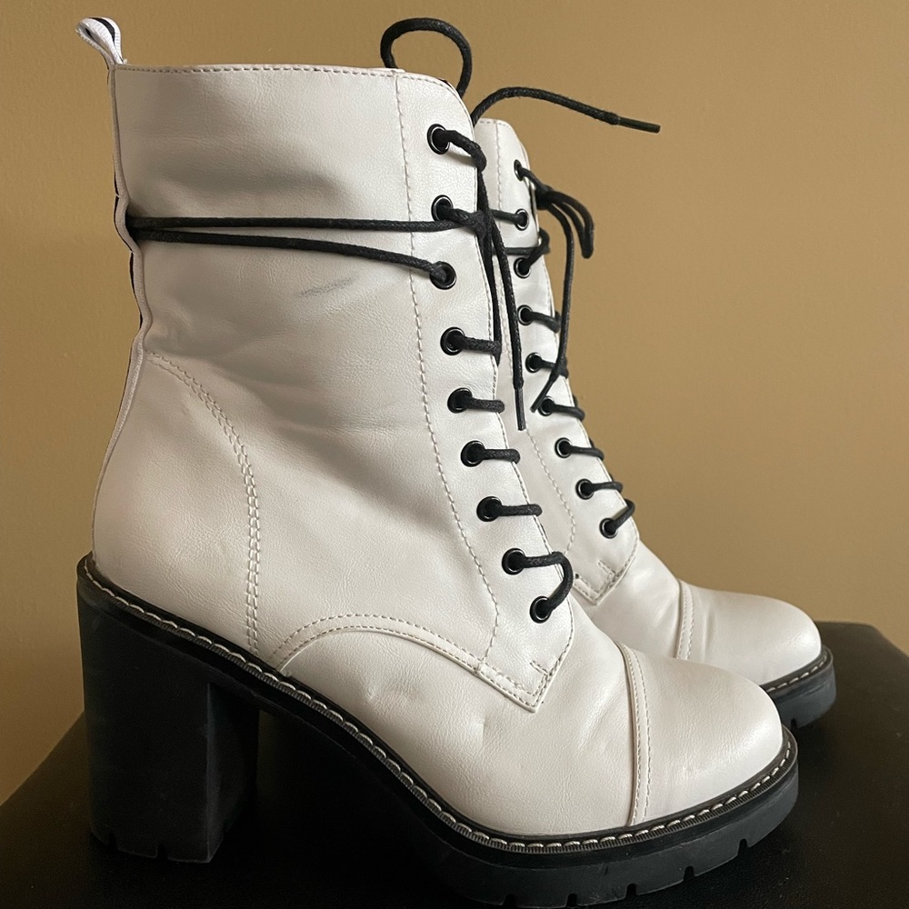 Catwalk (London) white lace up platform boot size 39